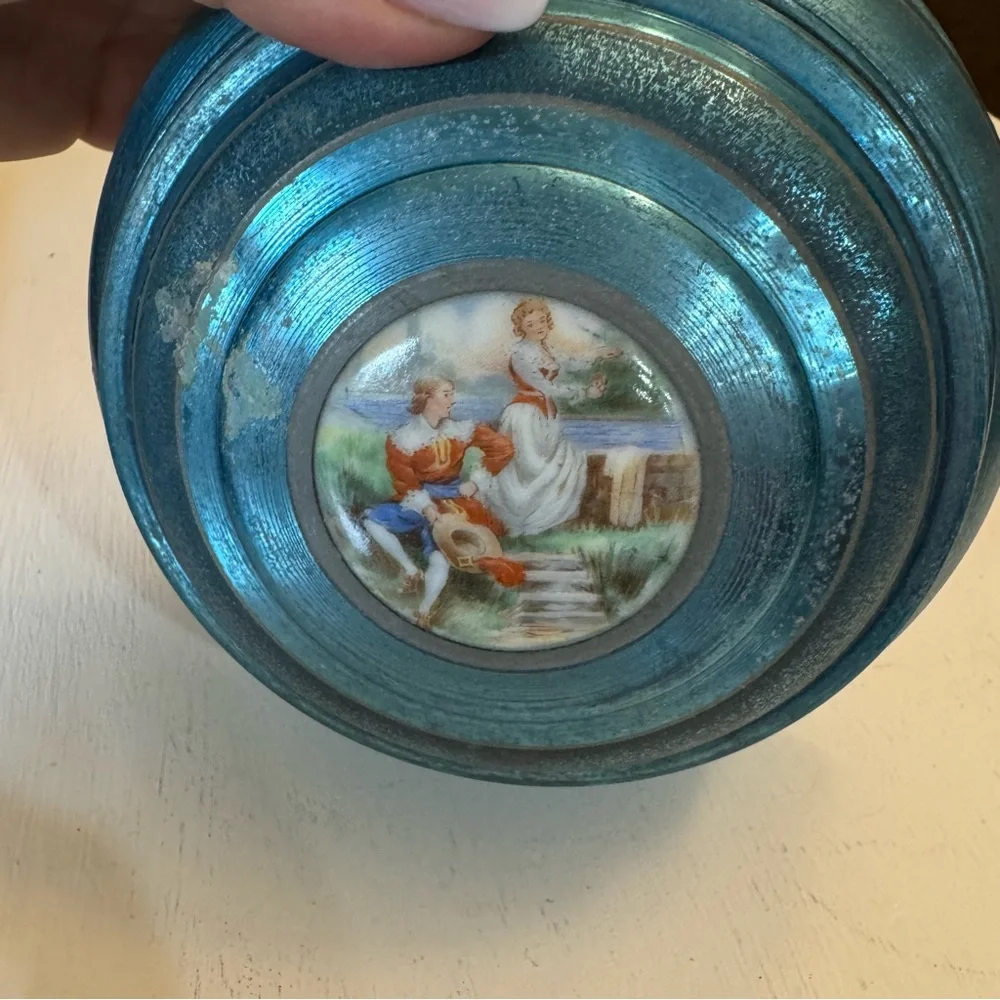 Vintage 1940/50 Decorative Blue Metallic Powder Puff Music Box